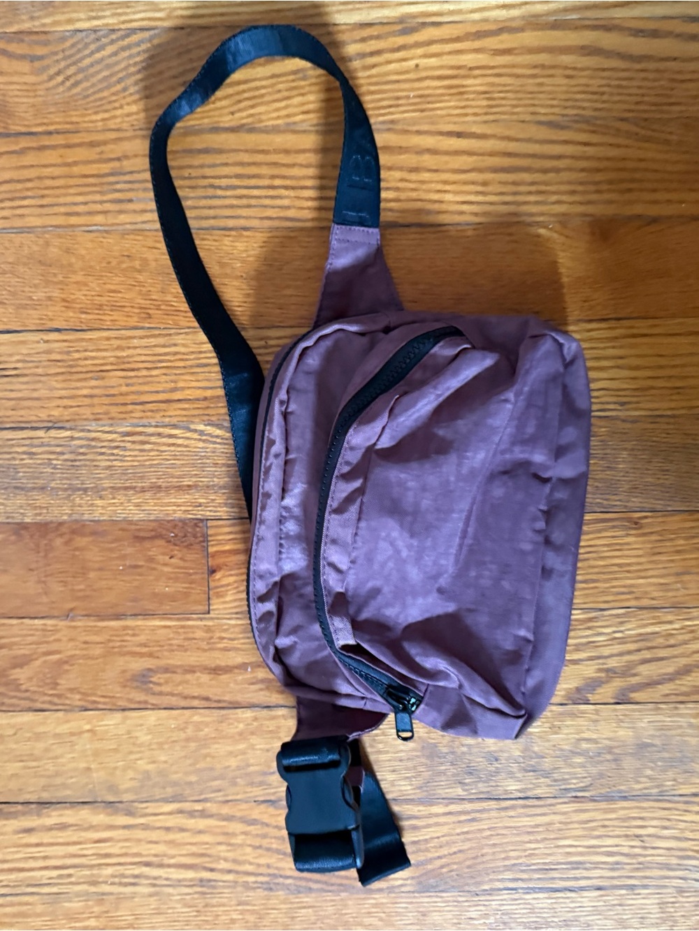 BAGGU Raisin Crossbody Sling Bag with Black Strap - Picture 6 of 6